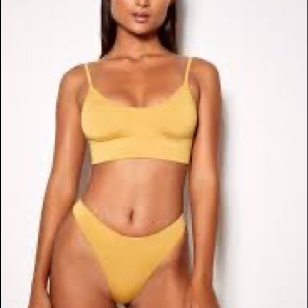 New Gooseberry FOR YOU BIKINI
CROP TOP IN CARAMEL